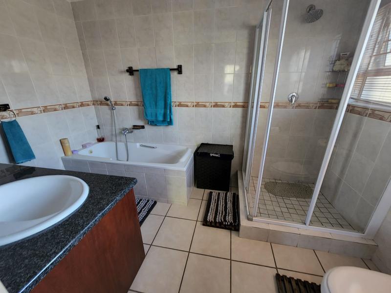 4 Bedroom Property for Sale in Panorama Western Cape